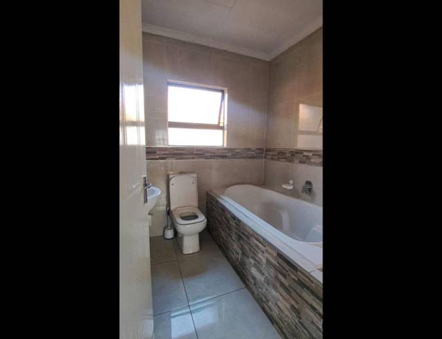 3 BEDROOM FREEHOLD FOR SALE IN SOUTHDOWNS ESTATE